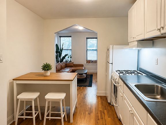 2nd image of 241 Mulberry St APT 8