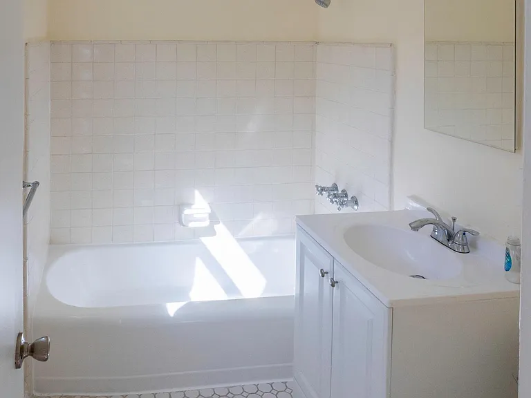 1315 Talmadge St #1315 — Photo 7