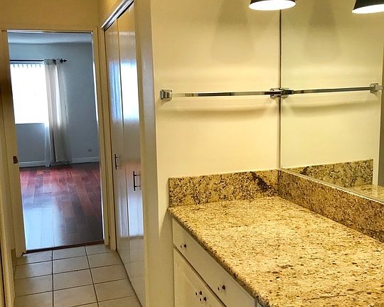 5th image of 642 W Knoll Dr APT 202