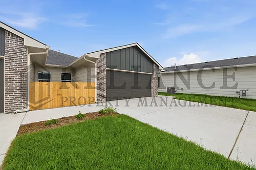 202 N Gowen St Photo 1