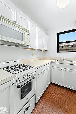 4th image of 140 E 28th St APT 7F