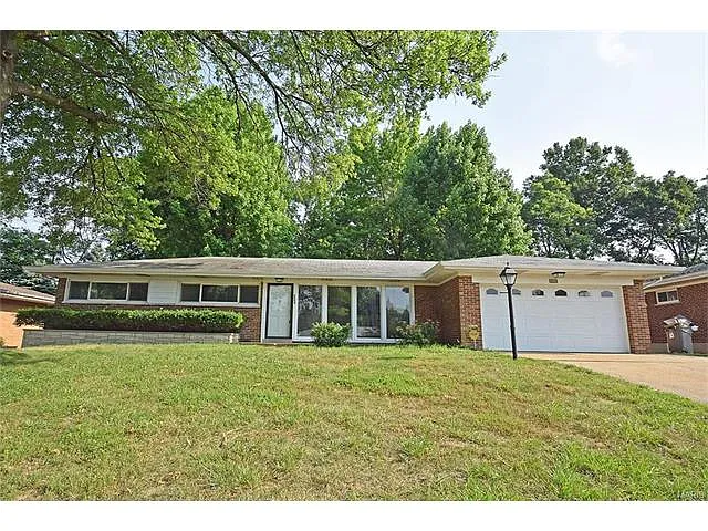 8886 Red Oak Dr photo 1