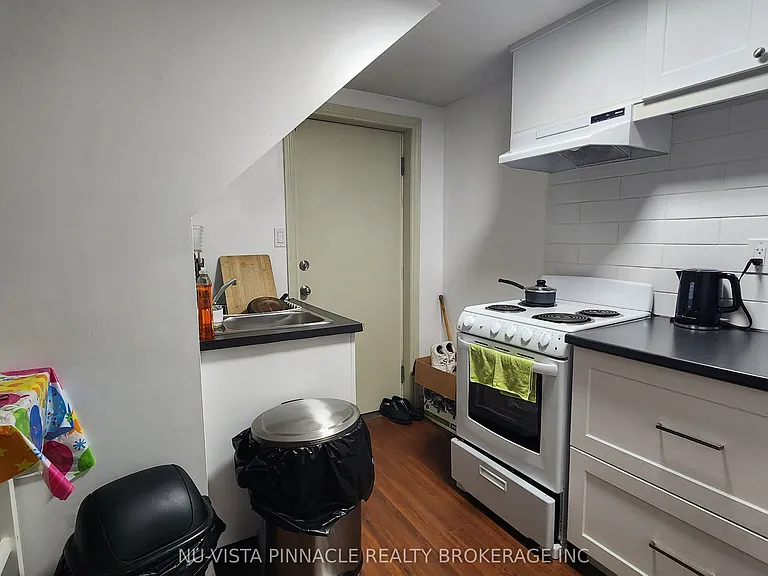 11 Oxford St W #LOWER — Photo 7