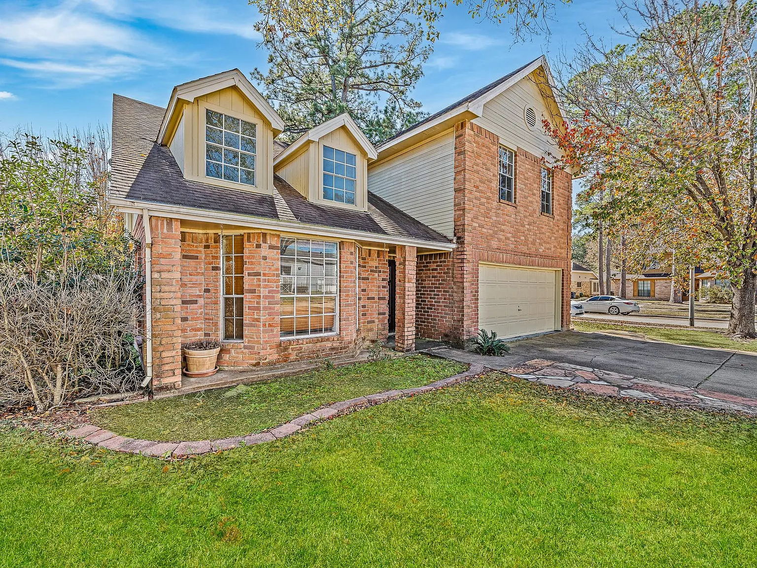 3 bed, 2.5 bath, 2460 sqft, $2,100 — Photo 3