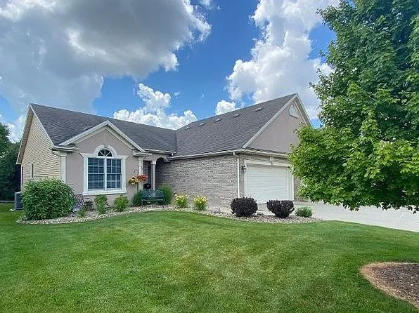 19 Inglewood Ln, Bloomington, IL 61704