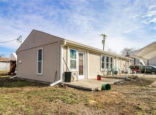 208 SE 16th Ter, Lees Summit, MO 64081