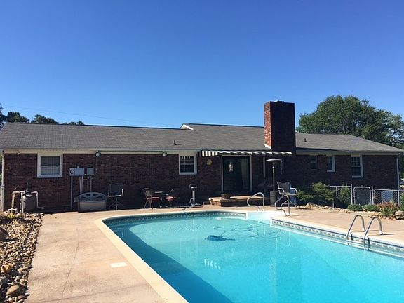 2nd image of 154 Bishop Dr