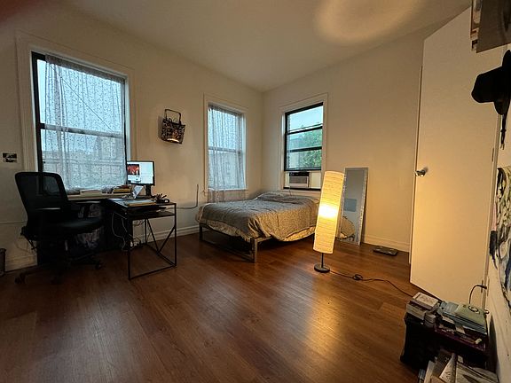 3rd image of 1356 Pacific St #4D