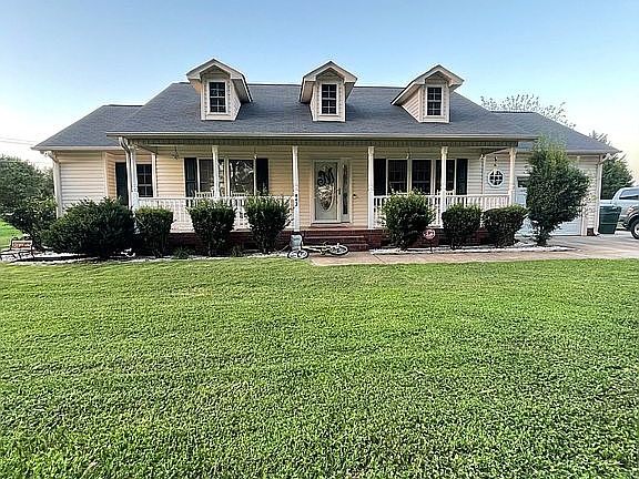 2nd image of 842 Sunny Slope Dr