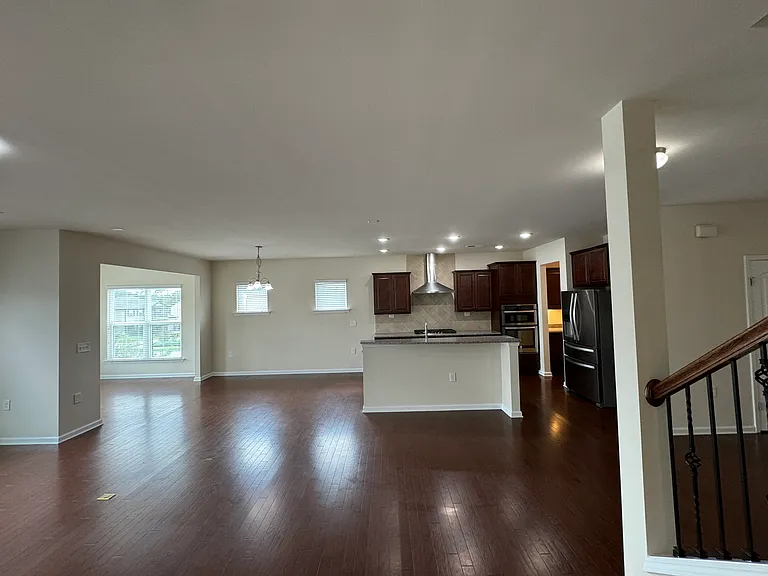 925 Lemster Ln — Photo 26