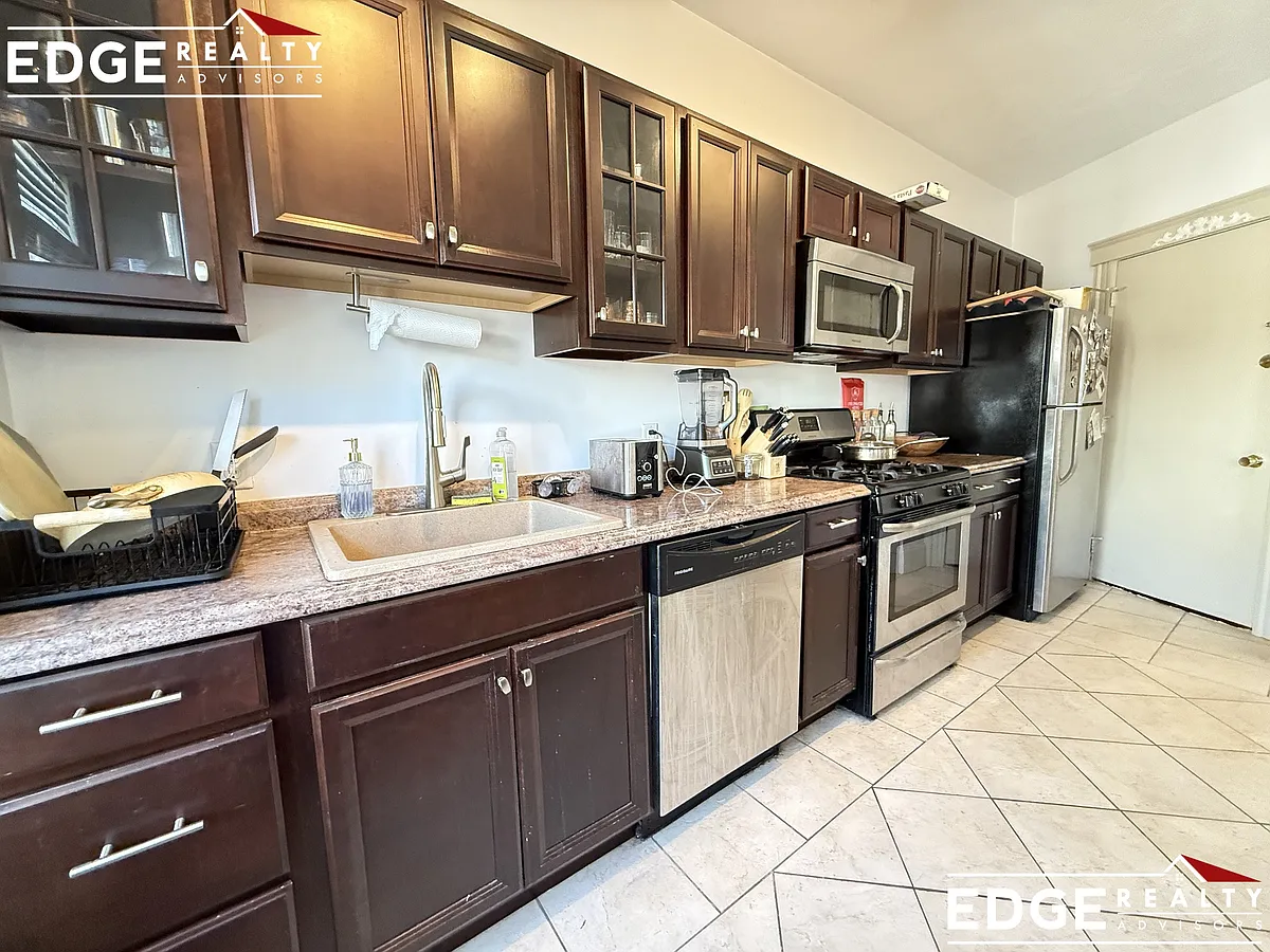 Building Photo - 134 Sutherland Rd #4
