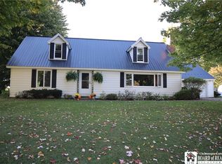 104 W Edgewood Dr, Springville, NY 14141