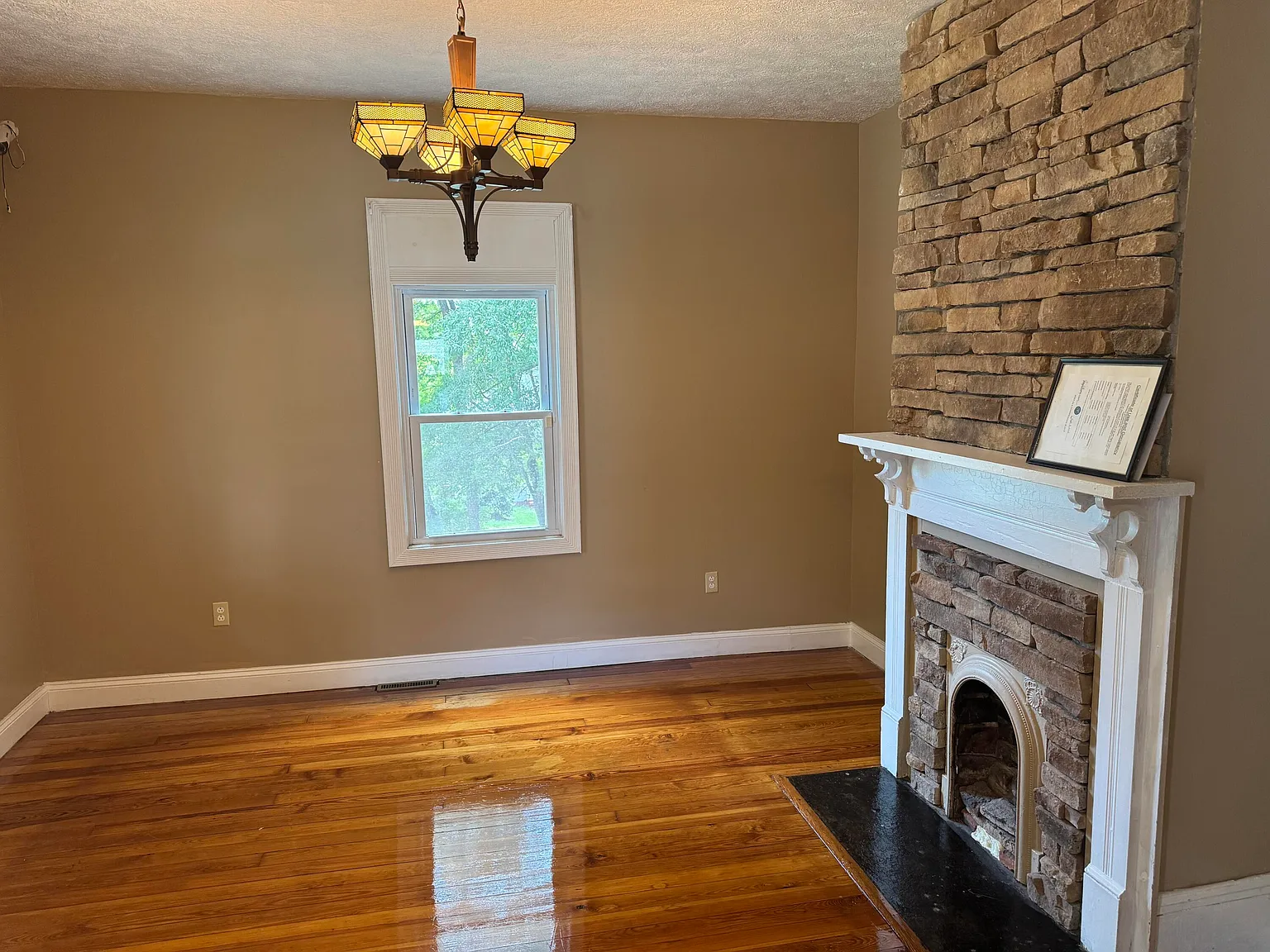 4 bed, 1.0 bath, 1700 sqft, $1,500 — Photo 4