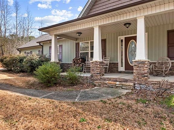 3rd image of 1023 Center Point Rd