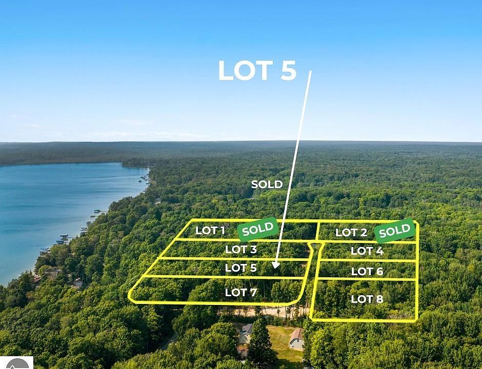 1st image of 5 Manistee Ridge Dr NE