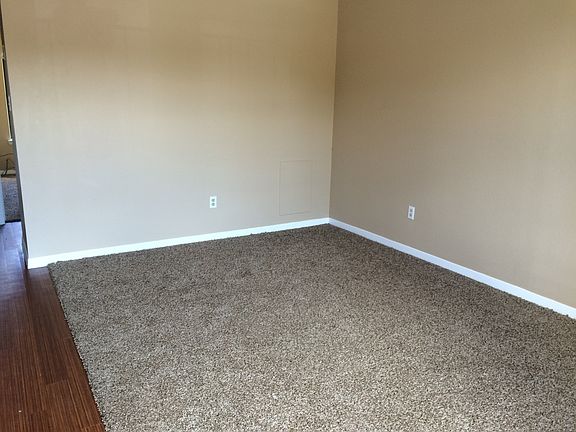 5th image of 1105 Westwood Ln APT 14B
