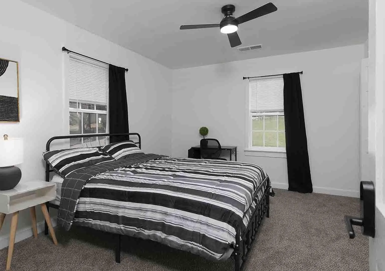 4 bed, 2.0 bath, 1500 sqft, $888 — Photo 2