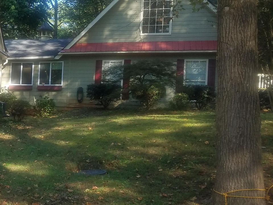 Garage, sunroom, and studio apartment from street.