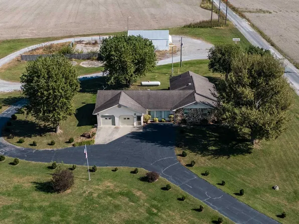 24250 Hanging Rock Rd, Mc Clure, IL 62957