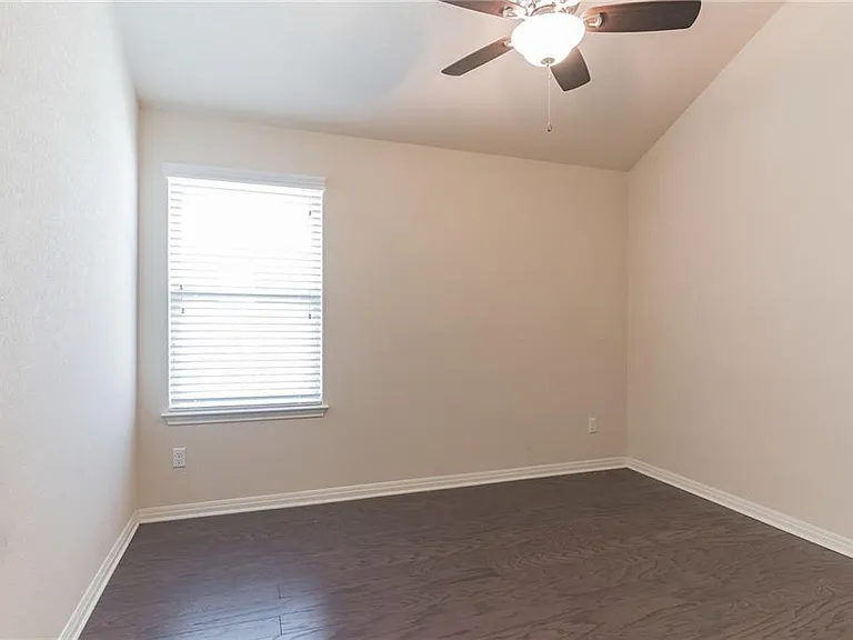 320 Lightcliff St — Photo 18
