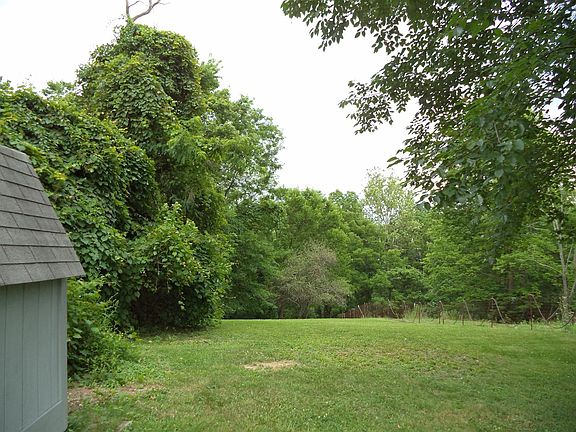 4th image of 70 Sanders Dr