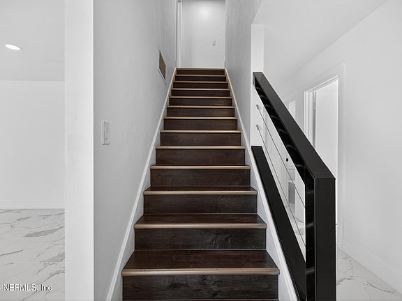 4th image of 1407 GRANDVIEW Drive