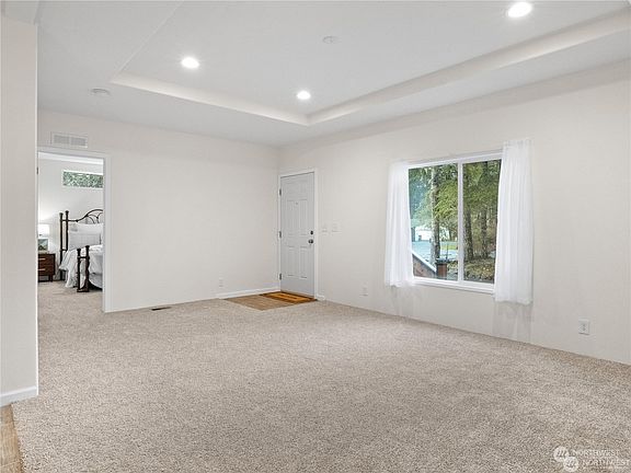 4th image of 31 E Boston Street