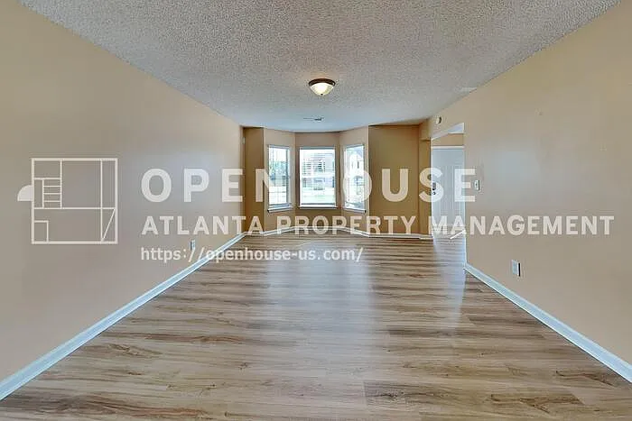 4 bed, 2.5 bath, 2645 sqft, $2,390 — Photo 3