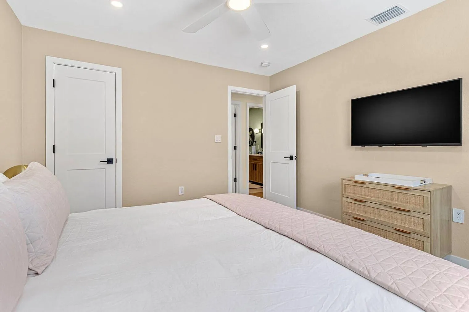 3 bed, 1.0 bath, $8,695 — Photo 4