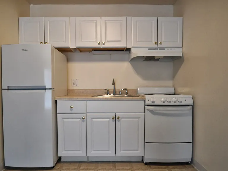 1150 Mount Hope Ave — Photo 8