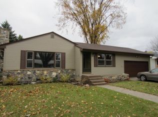1431 S 17th St, Grand Forks, ND 58201