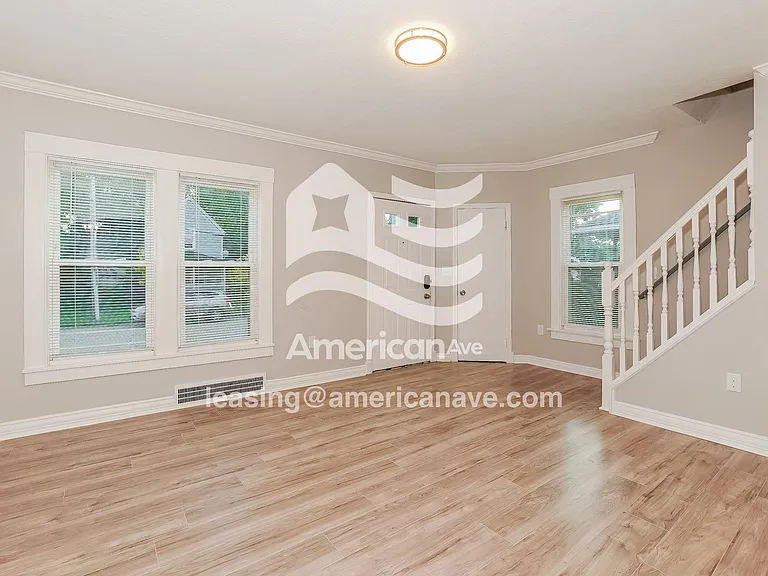 1081409_002_wm_-_living_room_13187778.jpg