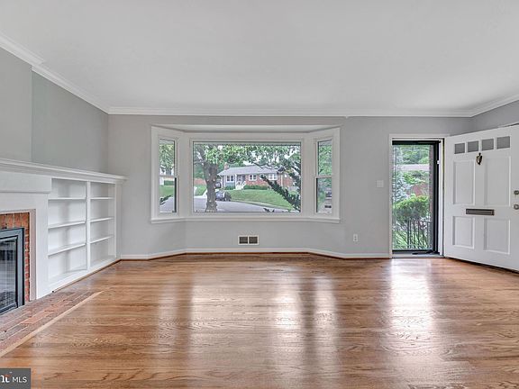 3rd image of 871 N Longfellow St