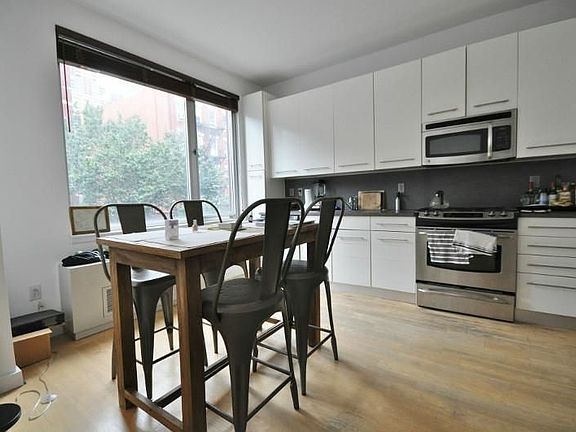 5th image of 517 W 46th St #3077