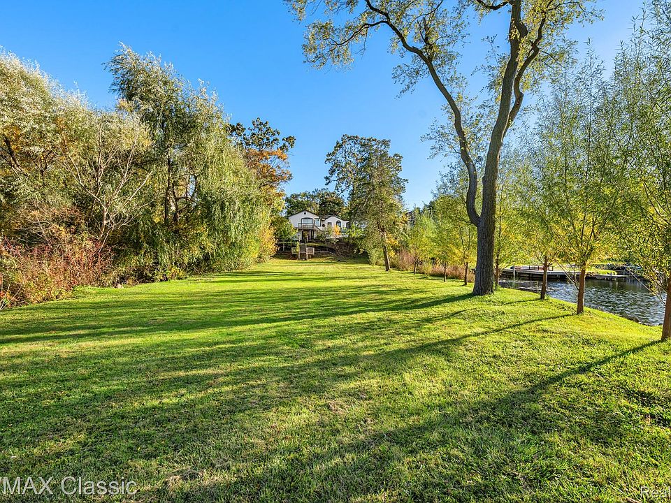 1726 W Oakley Park Rd, photo 4