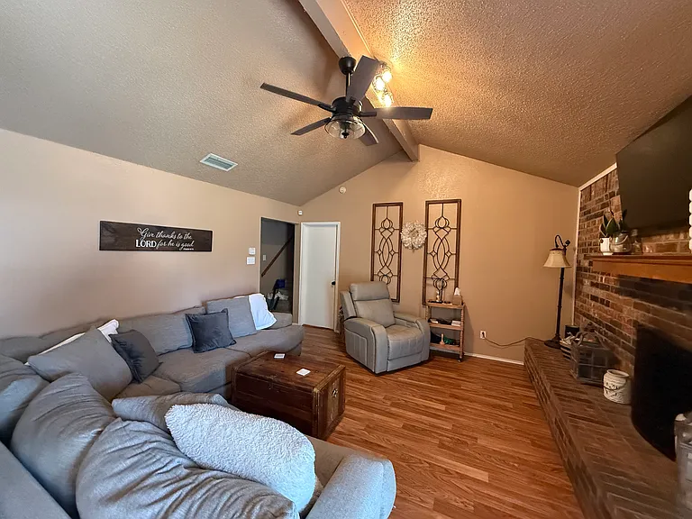 7621 Echo Hill Dr — Photo 3