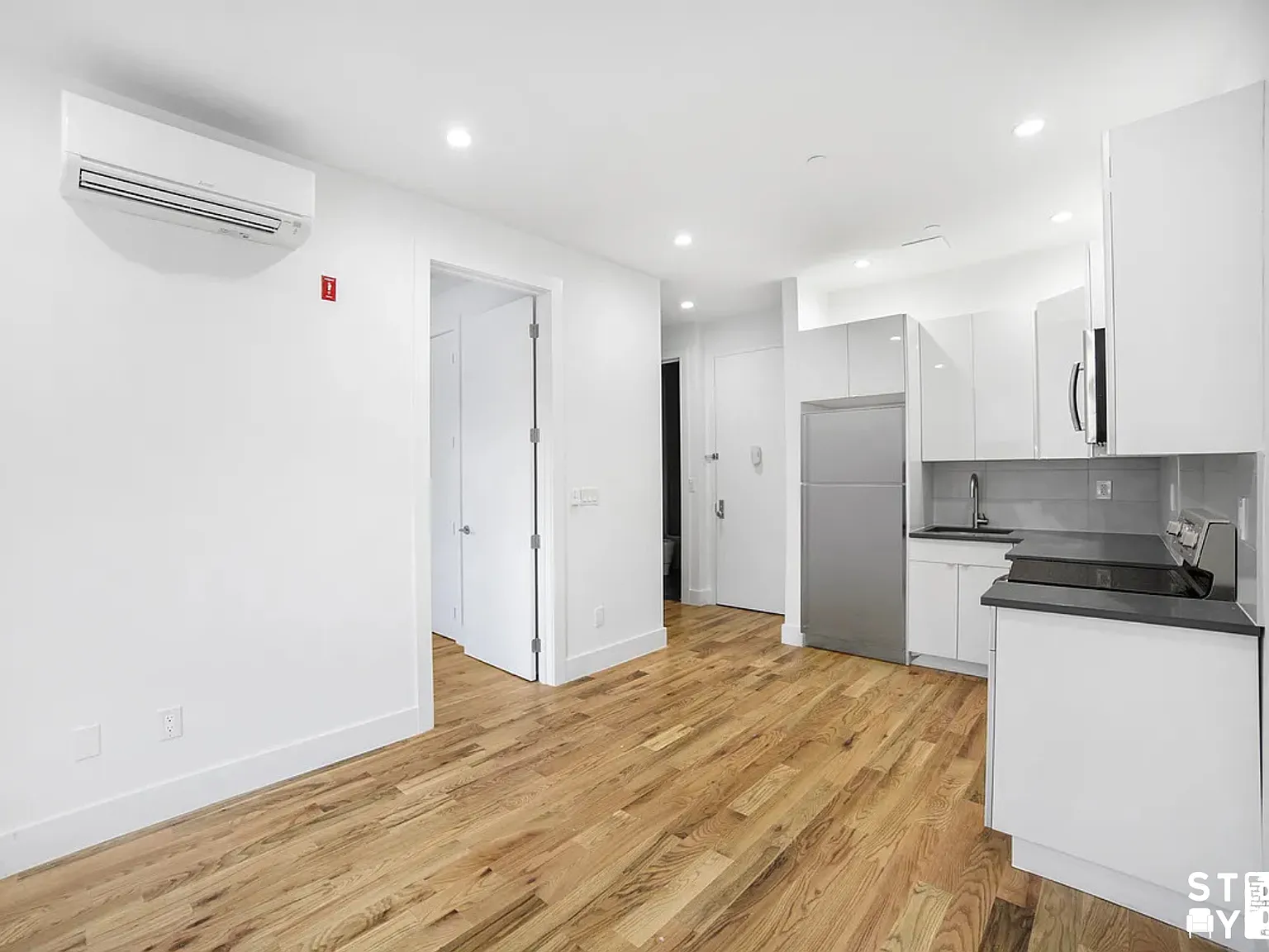 860 East 35th Street — Photo 2