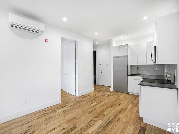 2nd image of 862 E 35th St #2R