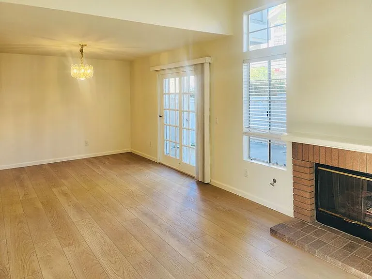 2275 Hawthorne Pl — Photo 6