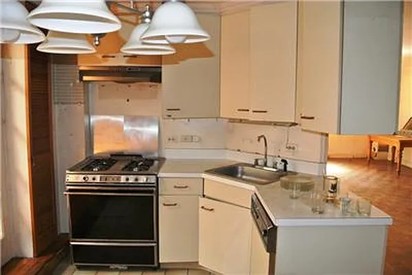 Sold by Maxwell Jacobs | media 14