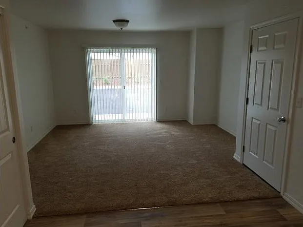 13 Diane Rd — Photo 3
