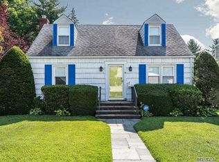 38 Le Britton St, Locust Valley, NY 11560