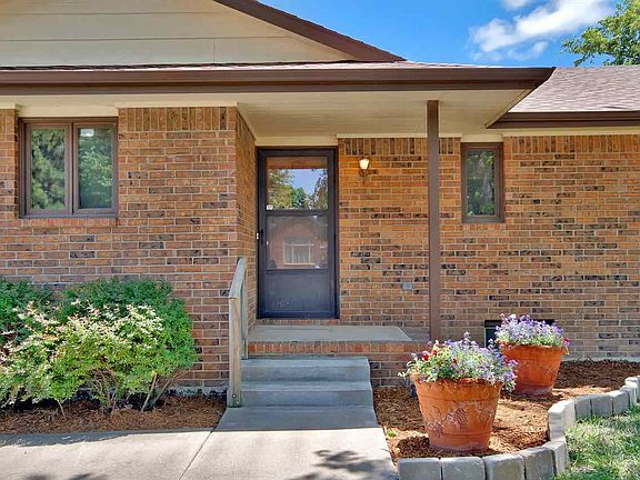 3rd image of 104 N Chapel Dr
