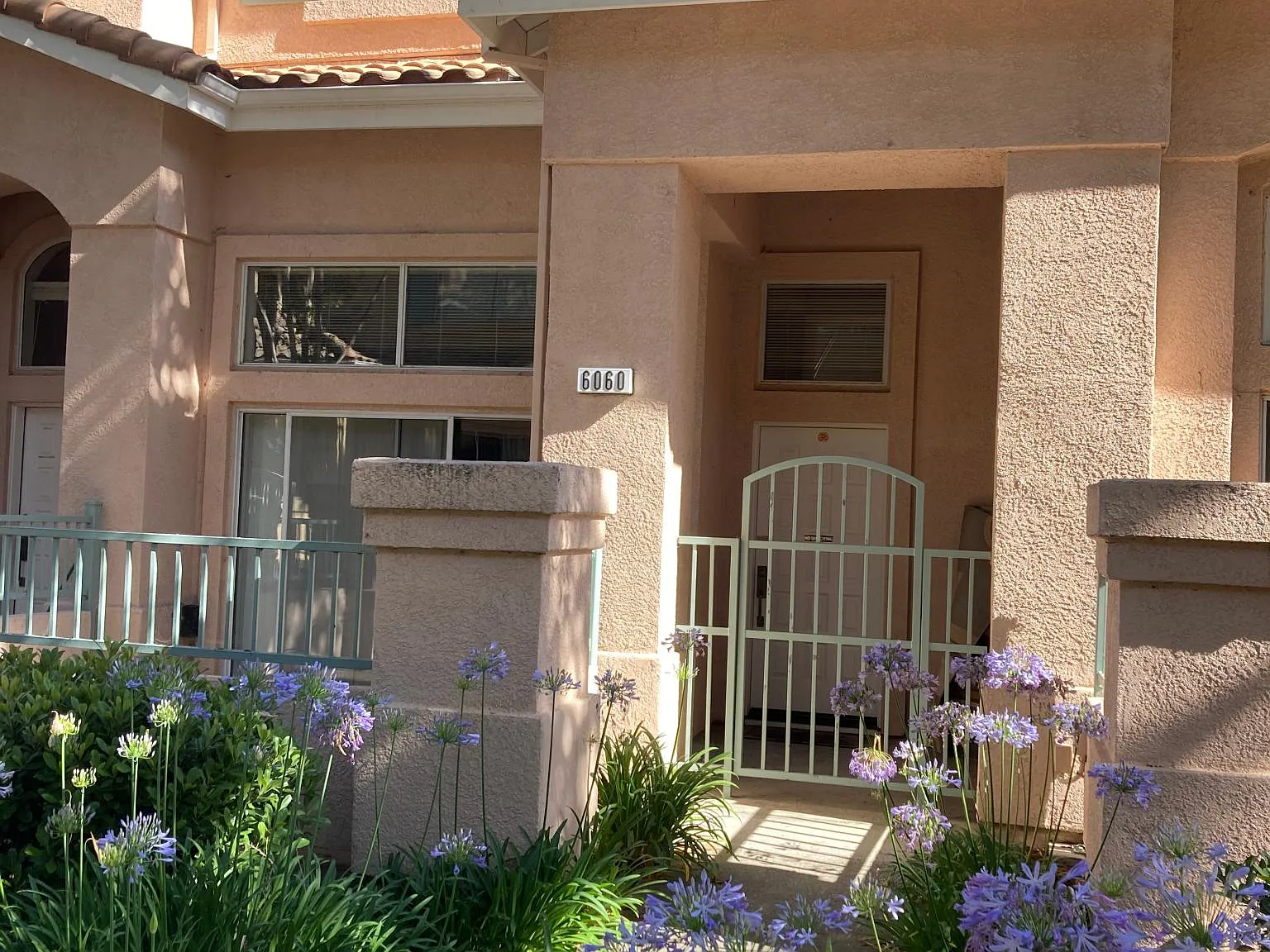 3 bed, 2.5 bath, 1700 sqft, $3,950 — Photo 2