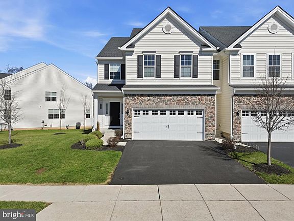 3rd image of 109 Briarwood Ln