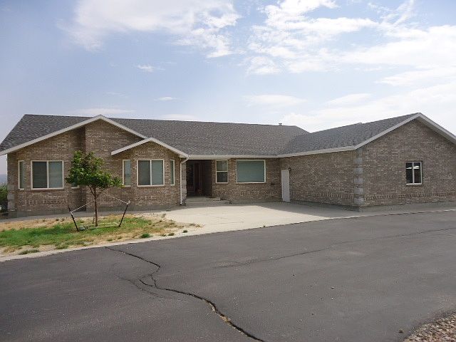 1st image of 8 Country Hills Dr
