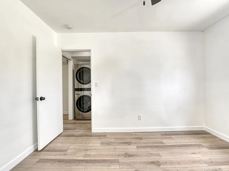 4417 McClintock St #4 — Photo 11