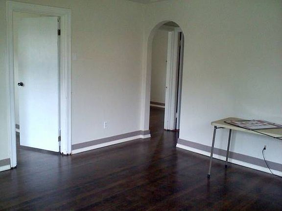3rd image of 418 Cline Ave