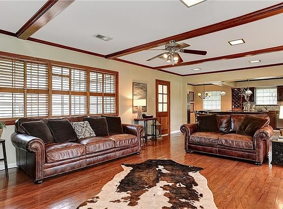5th image of 1106 Western Hills Dr