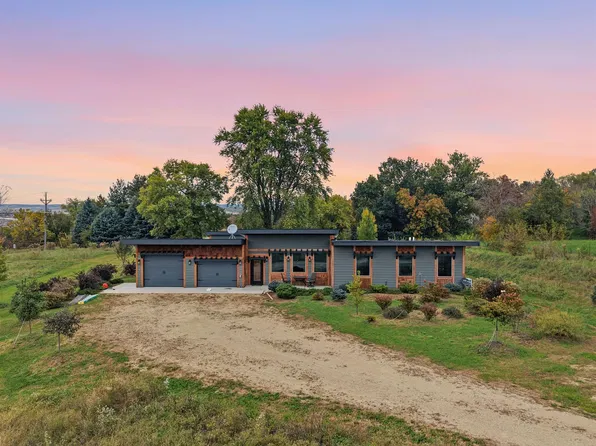 510 Jenny Ln, Elizabeth, IL 61028